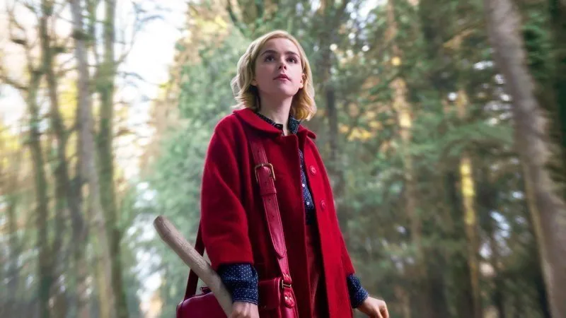 與基爾南·希普卡（Kiernan Shipka）的薩布麗娜照片的第一次冷漠冒險