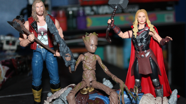 玩具評論：Marvel Legends Love and Thunder Thor，Jane和Groot